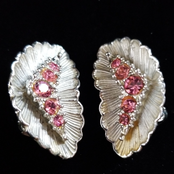 Vintage Mid Century 1950s Pink Rhinestone Silver Tone Clip Earrings - Picture 8 of 10